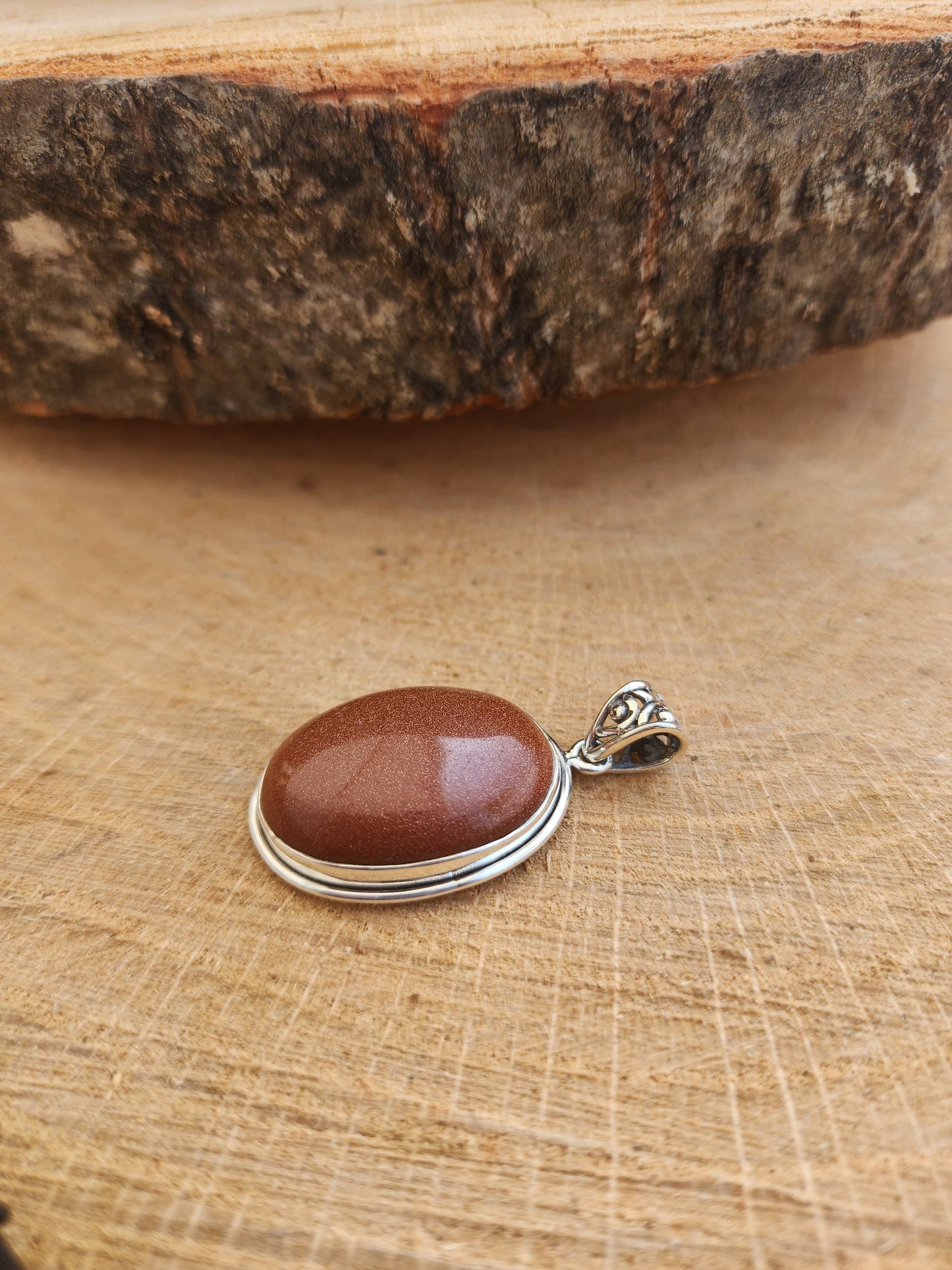 Sparkling Sunstone Oval Gemstone Pendant .925 Sterling Silver