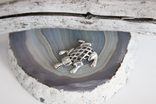 .925 Sterling Silver Diamond Pattern Frog Pendant